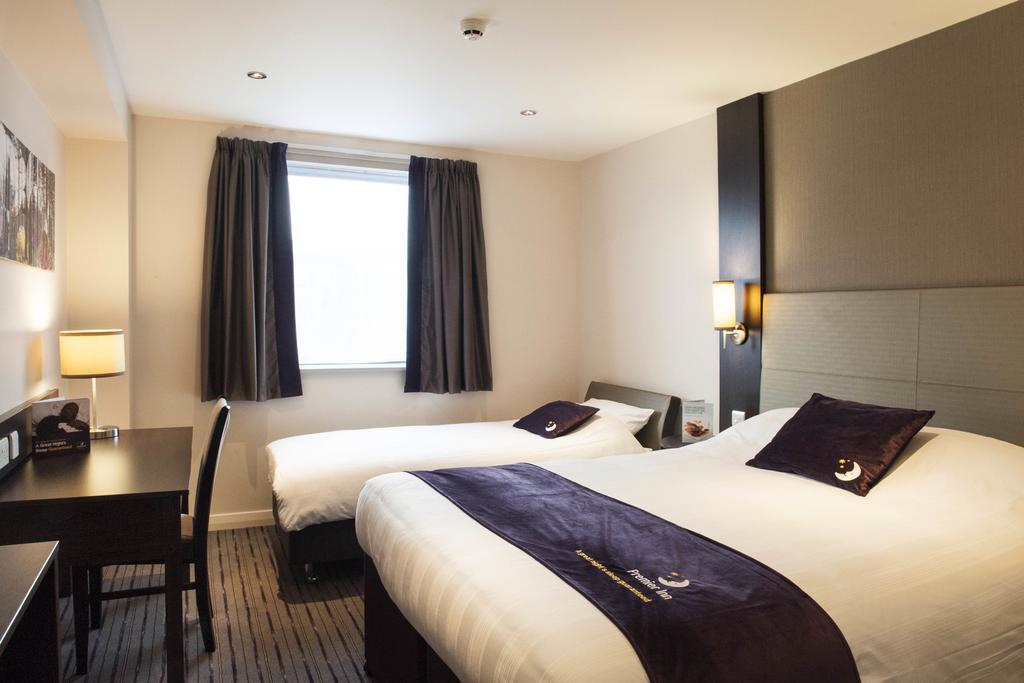 Premier Inn London Brentford Kamer foto