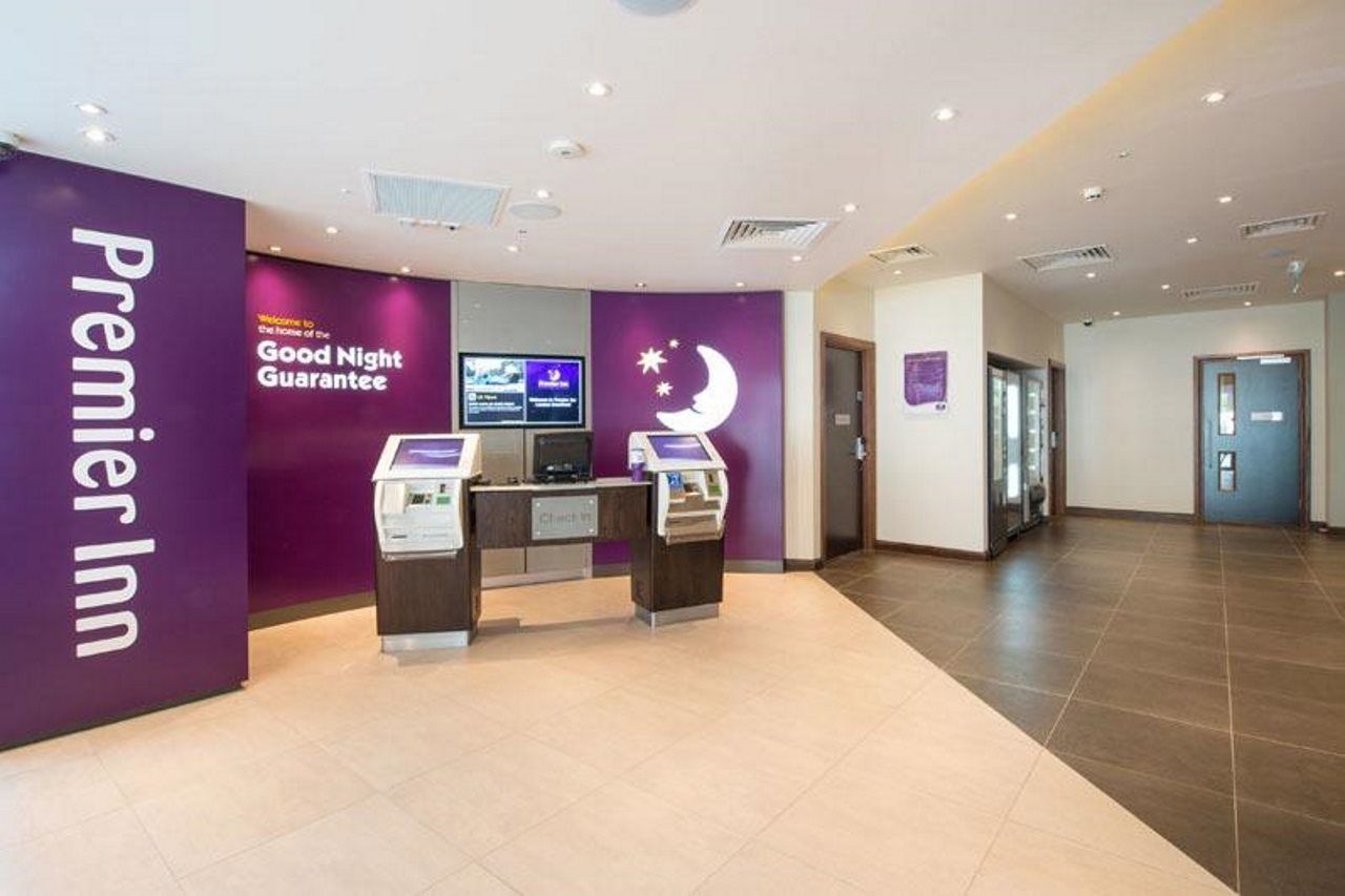 Premier Inn London Brentford Buitenkant foto